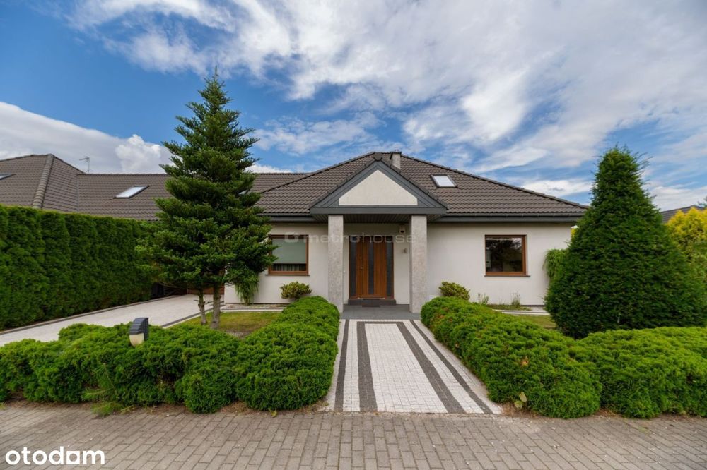 Nietuzinkowy dom w Rozgartch na zamkniętym osiedlu