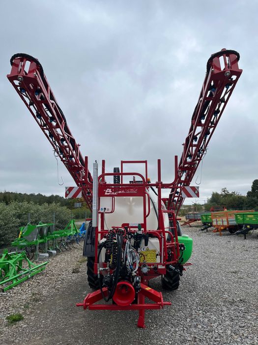 Opryskiwacz polowy ciągany Bury Pelikan 2300 belka 21 m 4HP