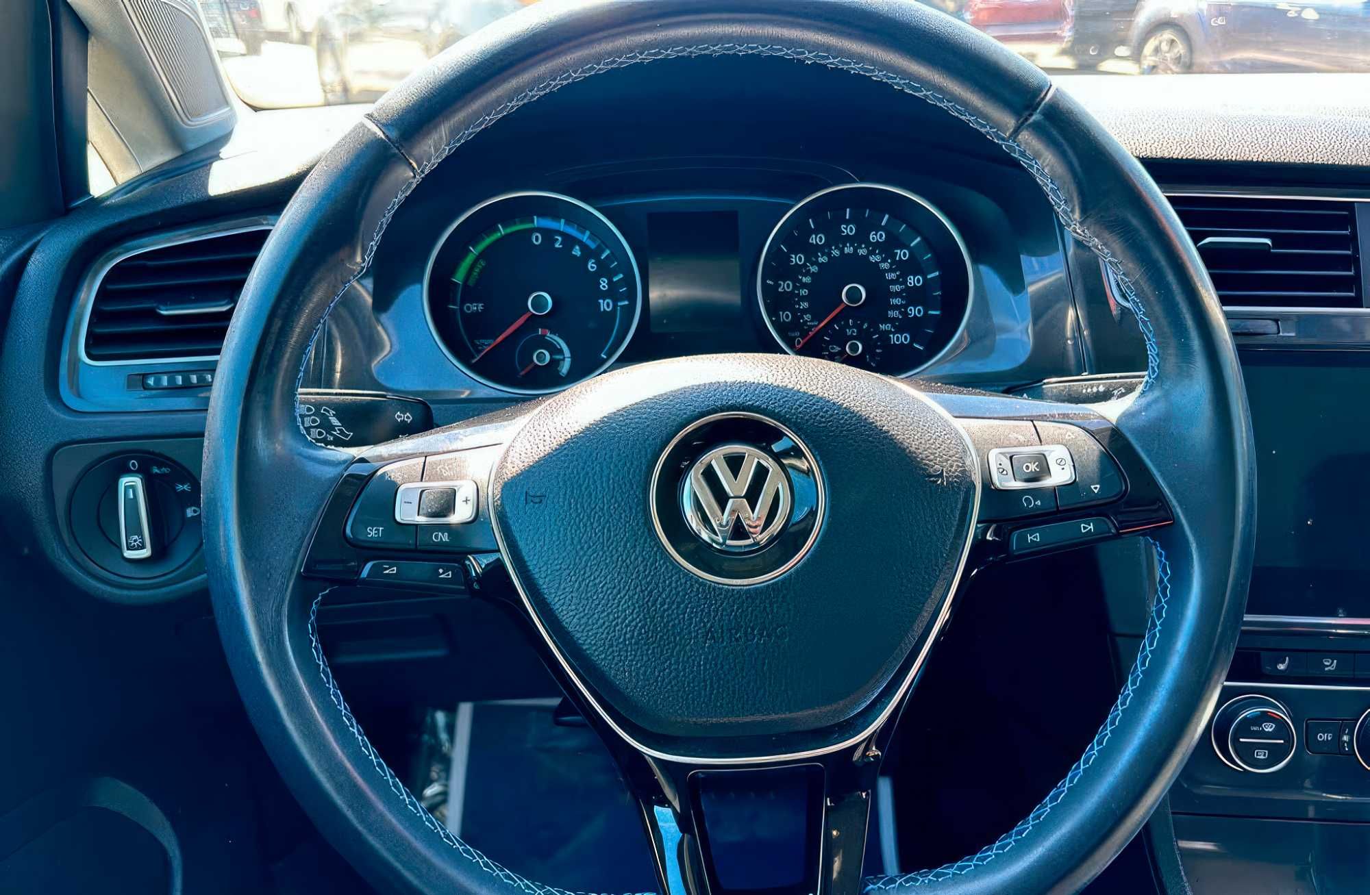 2018 Volkswagen e-Golf SE