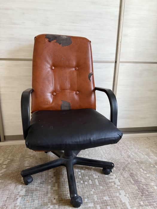 Крісло обертове все на фото