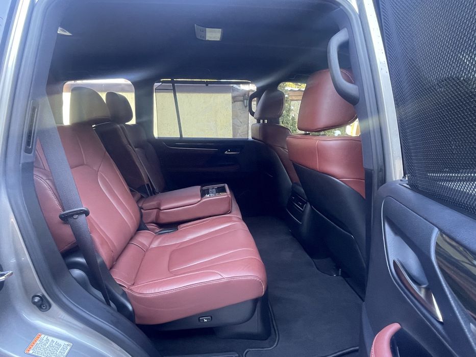 Продам официальный автомобиль Lexus LX 450