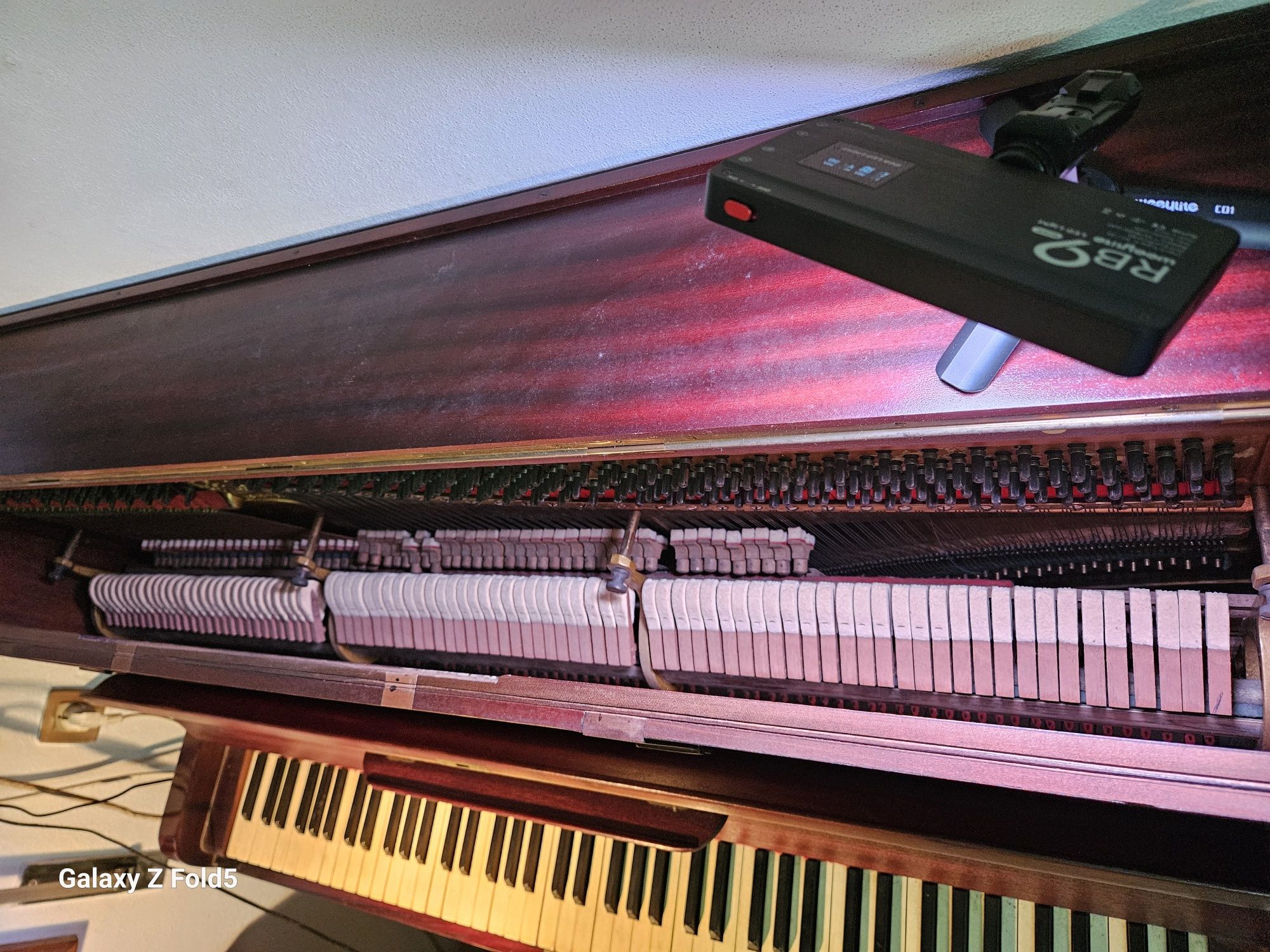 Piano vertical para restauro ou decoração
