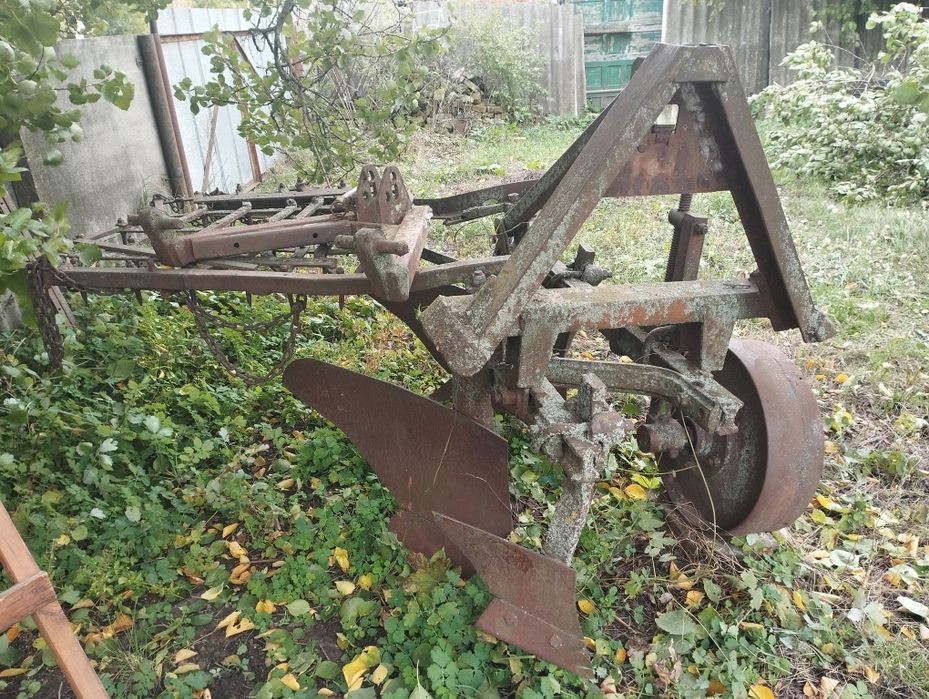 Продам плуг двох корпусний