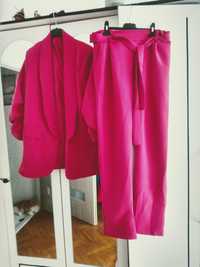 Nowy śliczny różowy garnitur damski