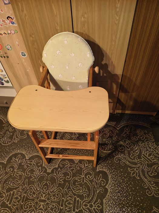 Drewniane krzesełko do karmienia 2w1