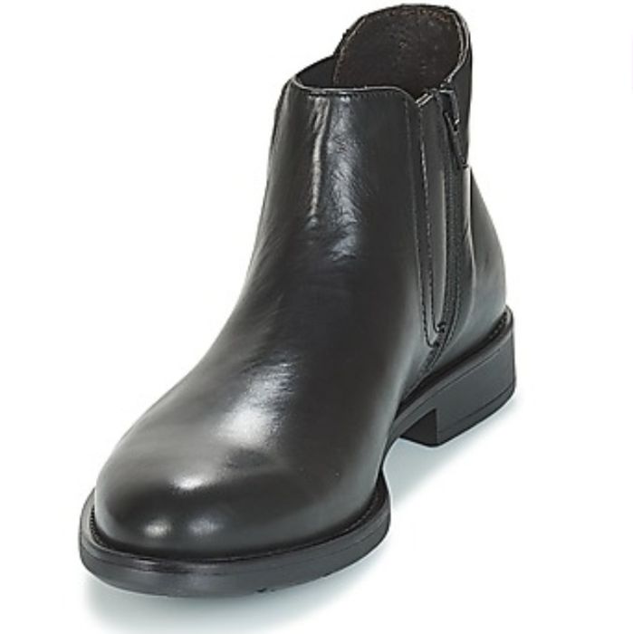 Botas cano baixo para homem. Fecho e elástico nas laterais.