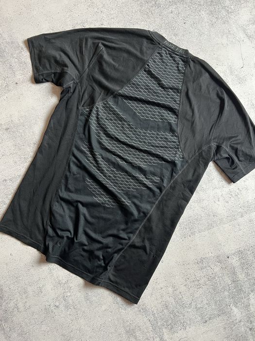 Футболка спортивна NIKE