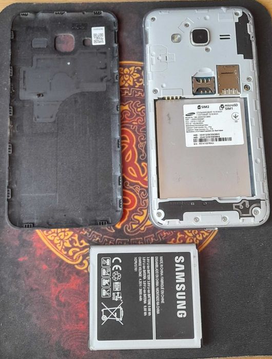 Телефон Samsung SM J320H на запчастини