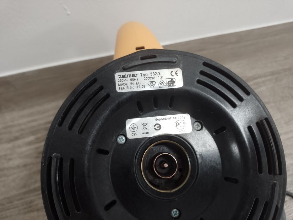 Sprzedam czajnik elektryczny firmy Zelmer 1.7 L.