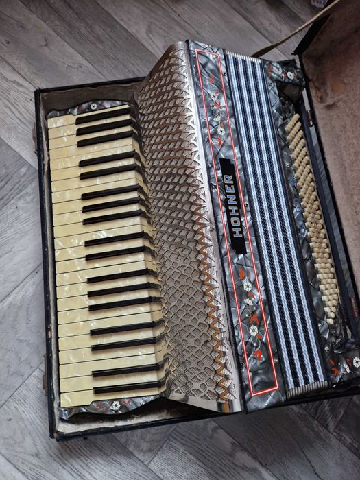 Akordeon Hohner tango iv 120 basów 4 chóry
