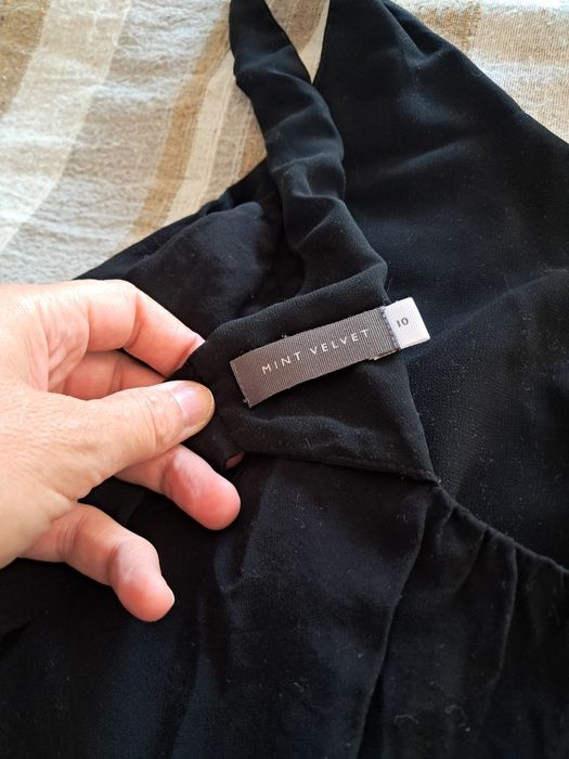 Vestido.  Mint velvet.