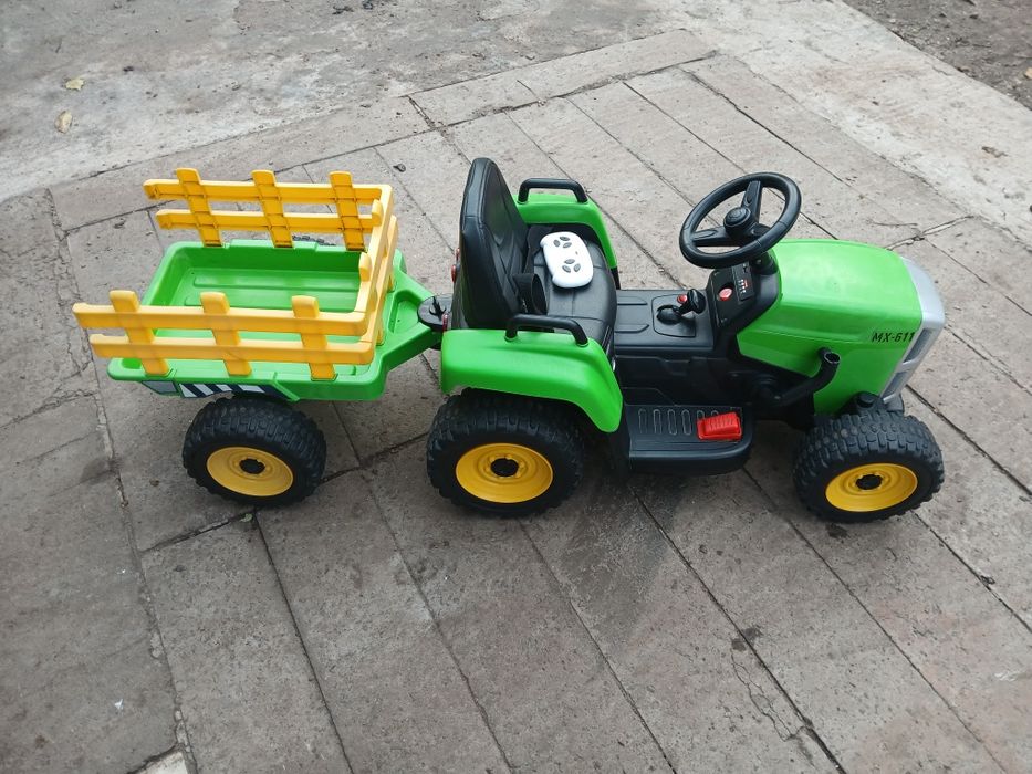 Електромобіль электромобиль трактор на пульте управления аккумуляторе