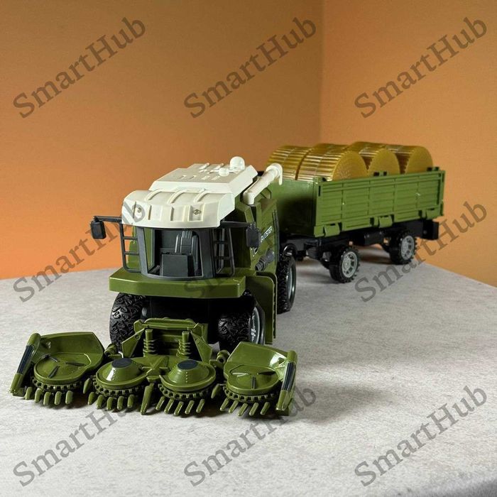 Комбайн на пульті управління Harvester з причепом та сіном. Трактор