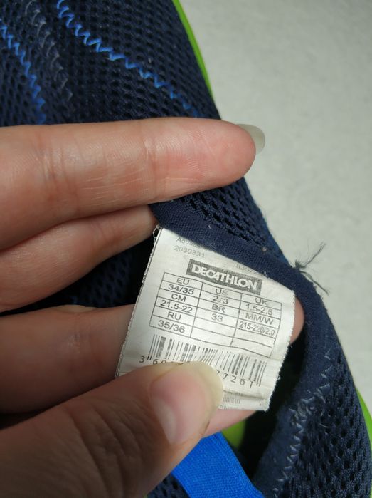 Tribord buty do wody do pływania granatowe z zieloną podeszwą