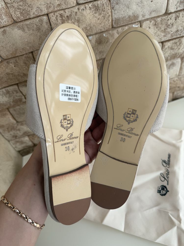 Шльопанці Loro Piana