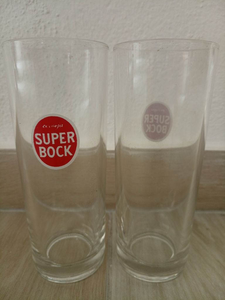 Vários copos super bock