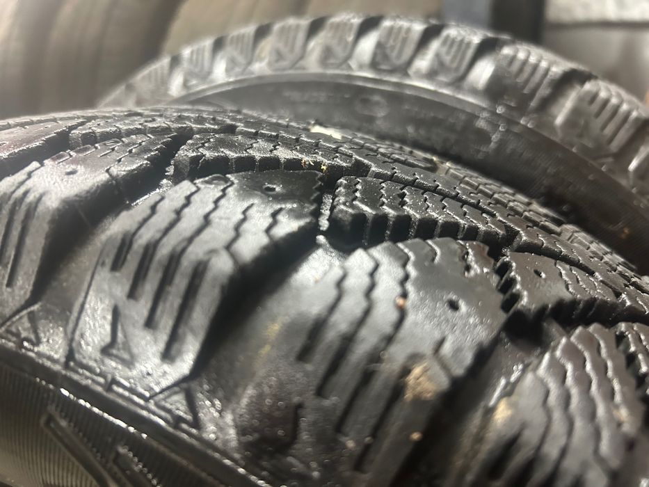 Зимова пара шин  на авто