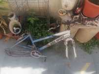 Quadro de bicicleta e rodas