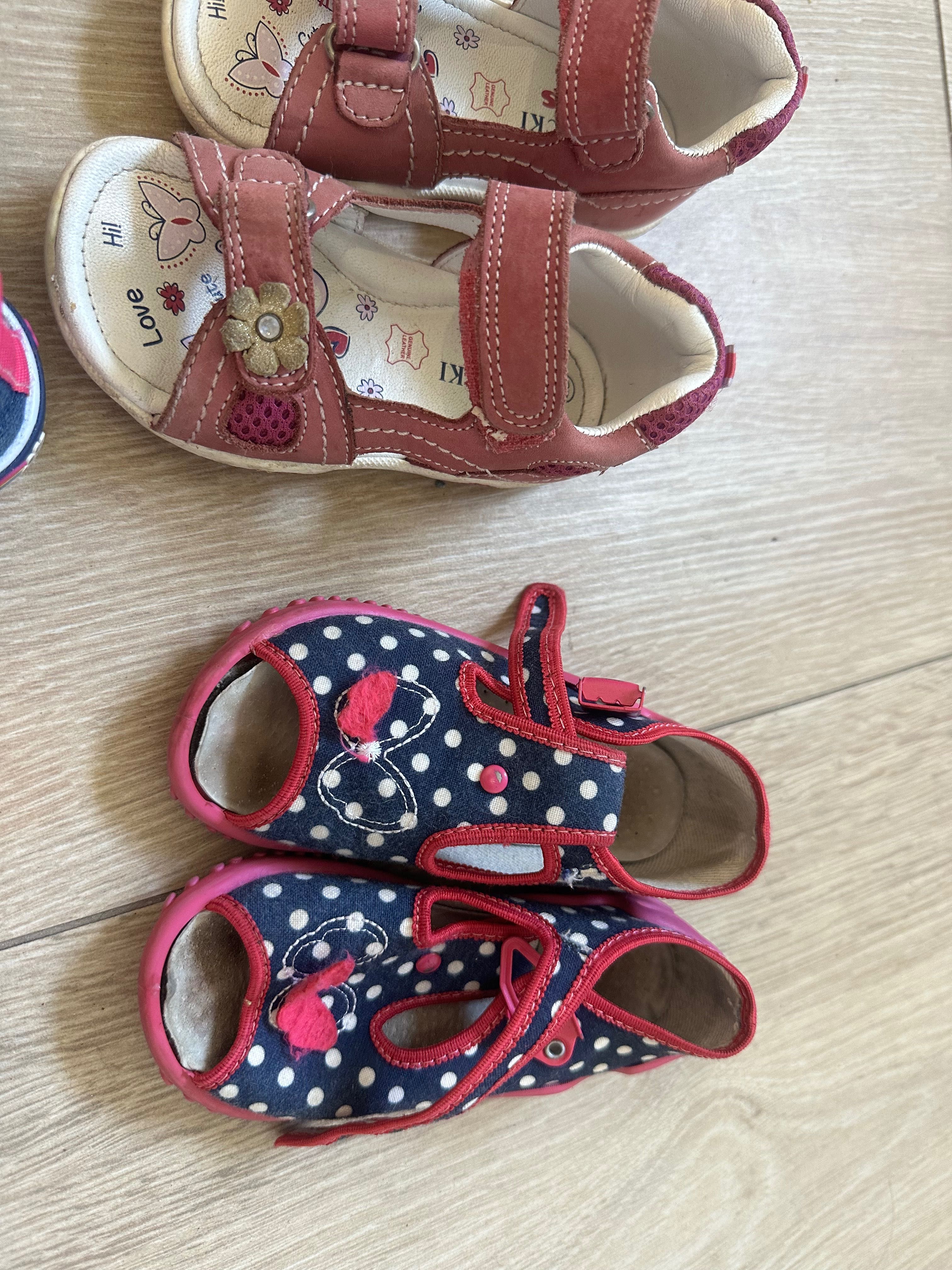 Sandałki, buciki, trampki