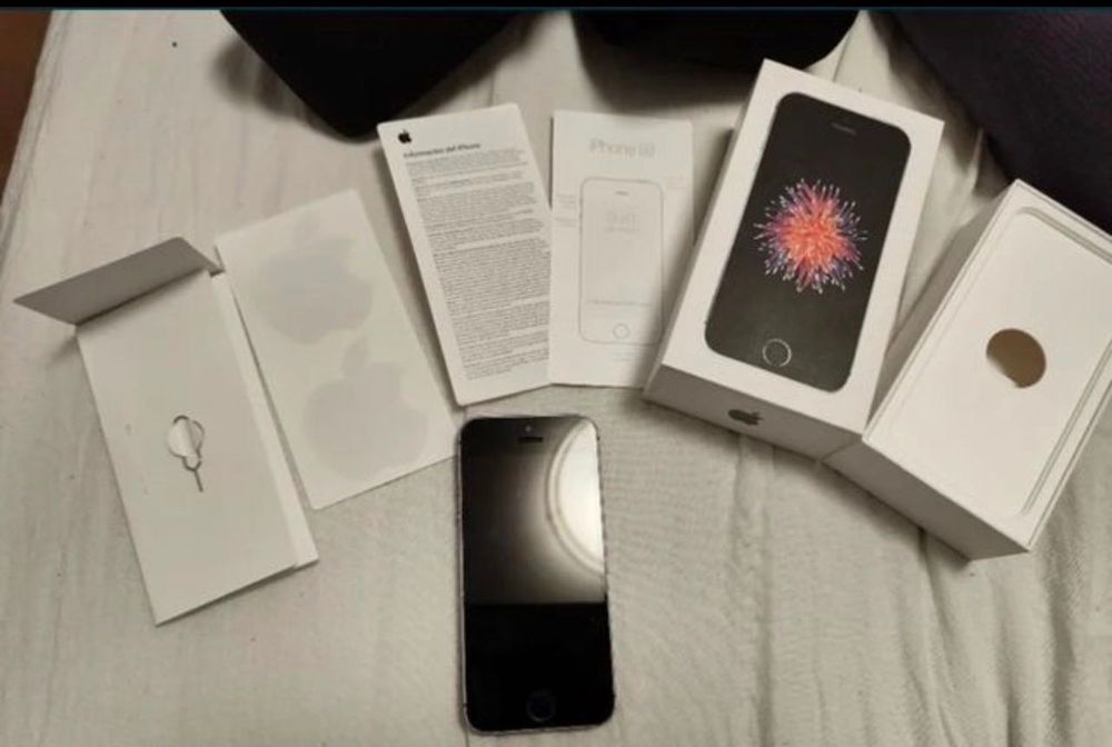 iPhone SE 64GB Szary (94% Bateria)