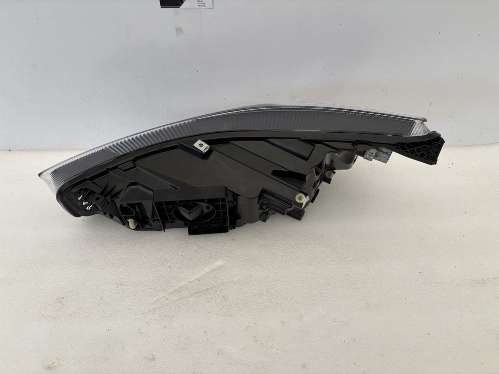 Ford Focus MK4 IV 4 lift lampa prawy przód prawa przednia Full Led