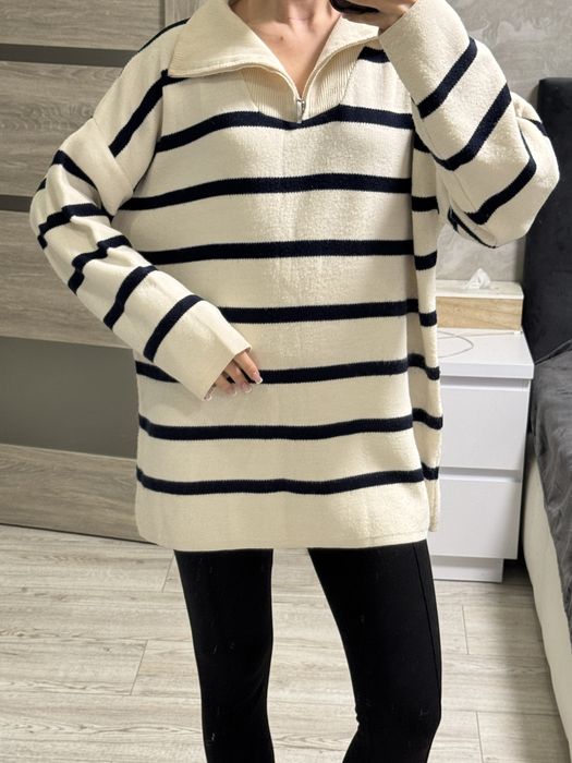 Жіночий светр у полоску від FAMO