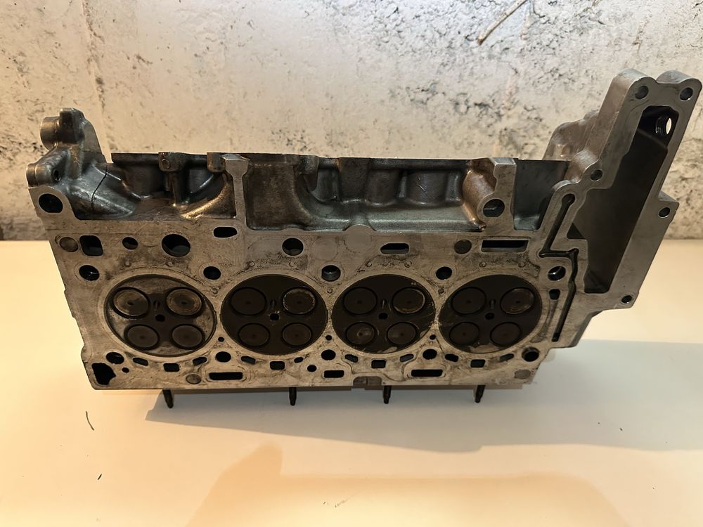 Głowica z zaworami BMW F10 N47d20c