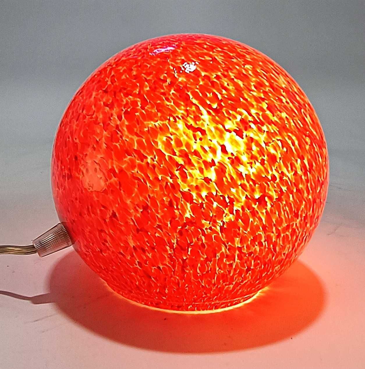 Candeeiro de mesa bola em vidro vermelho – Estilo retro/moderno