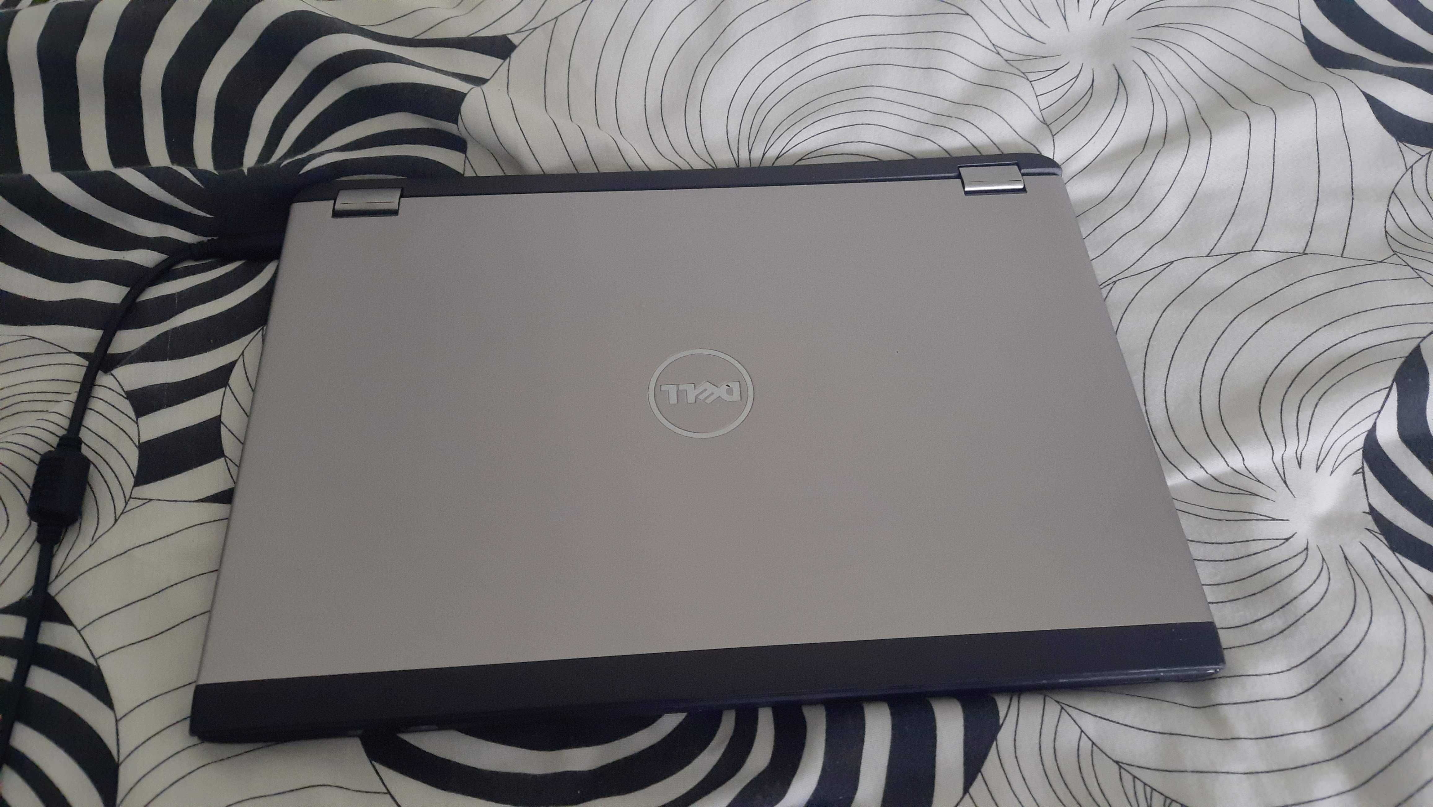 Computador portátil Dell Vostro 3360