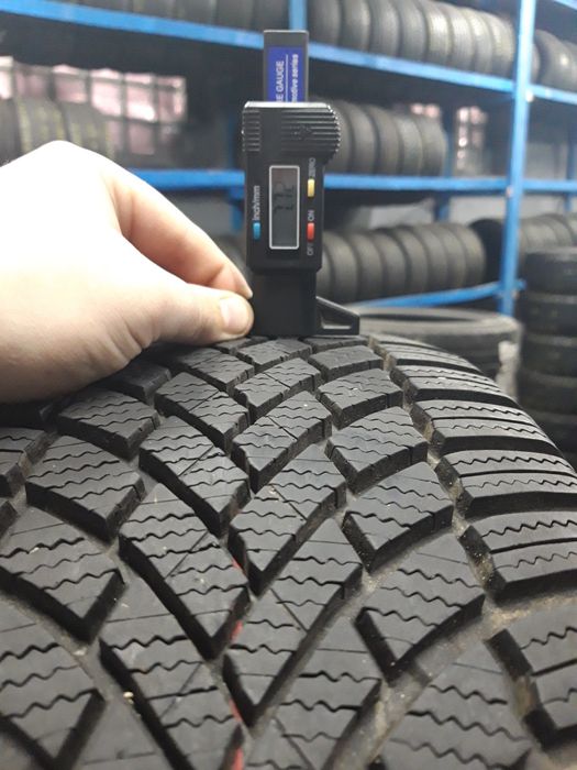 Комплект зимових шин Bridgestone 215/55R17