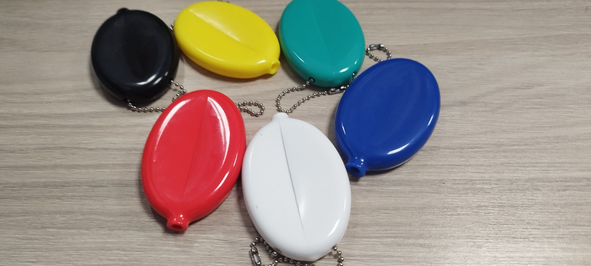 Etui , portfeliki na monety 6 sztuk różne kolory