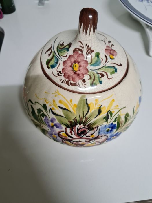 Pote de cerâmica para a cozinha