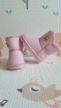 Зимове взуття чоботи-угі рожевого кольору для дівчики розмір 21