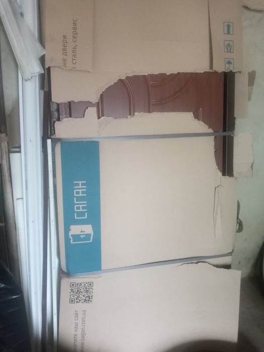 Продам новую  входную дверь  "Саган". С наружной стороны металл