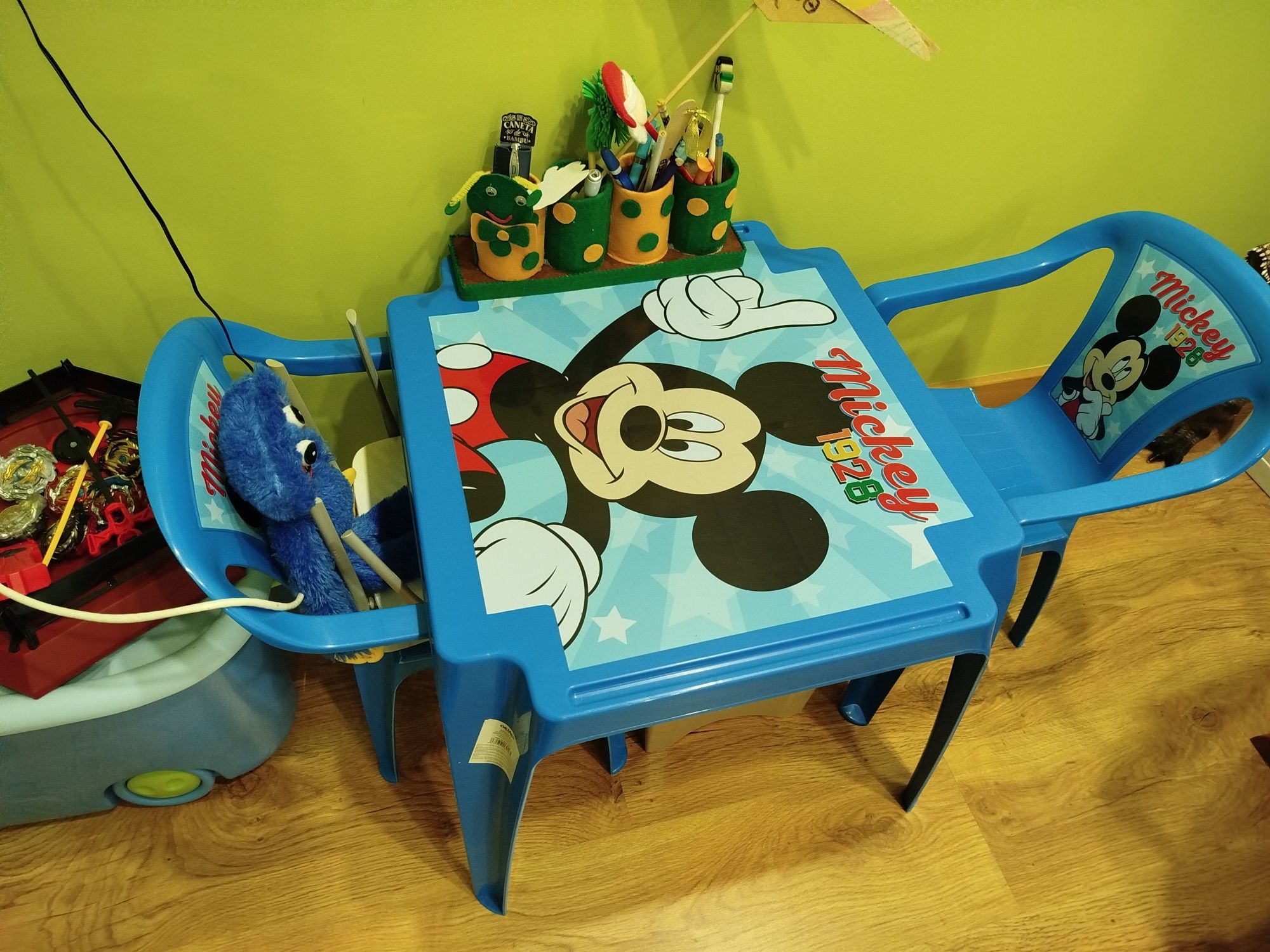 Mesa e Cadeiras do Mickey