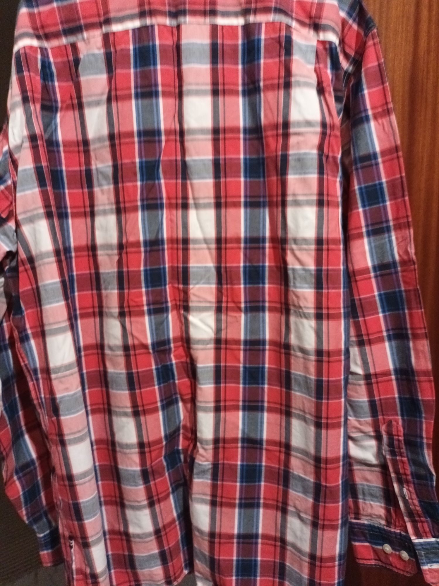 Camisa de homem bonito padrão