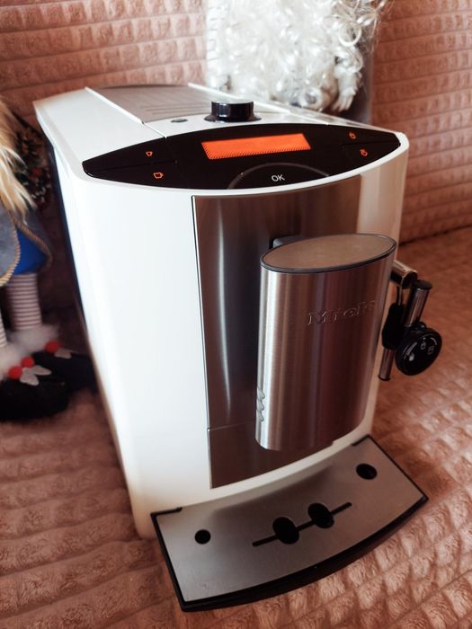 Кавомашина Miele CM5100 – Ідеальний смак кави у вас вдома!

Продаю на
