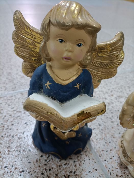 Anjinhos em loiça