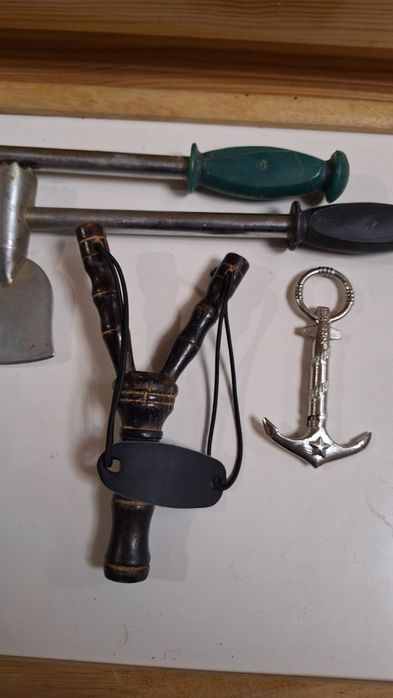 Топоріки , рогатка, штопор