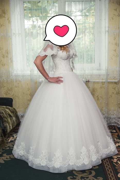 Продам весільну сукню