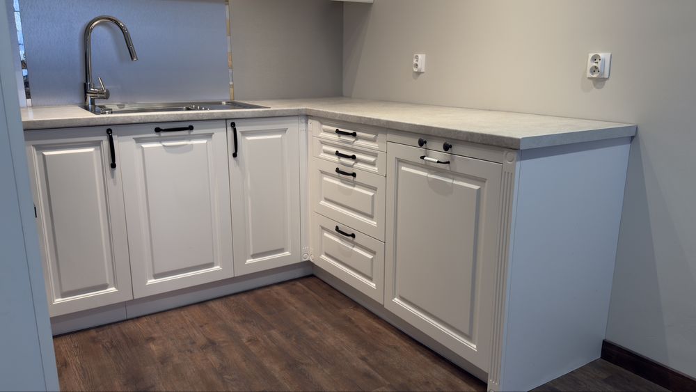 Wyposazona kuchnia ze sprzetem AGD