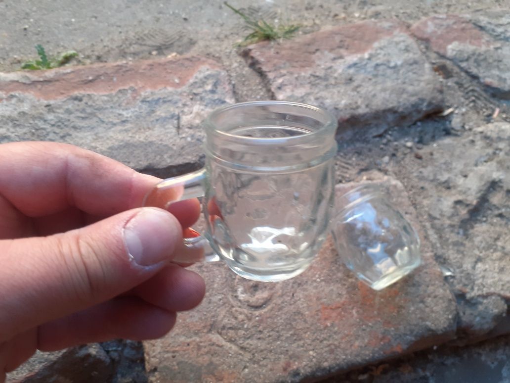 Miniaturowe kufle szklane