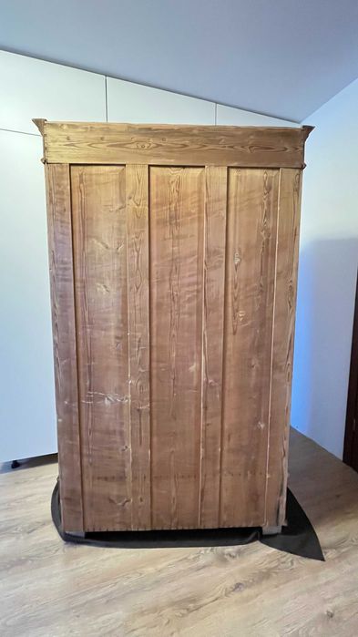 Odnowiona piękna drewniana szafa, eklektyczna