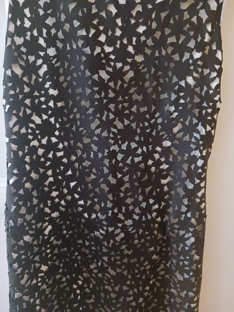 Vestido midi versátil preto e branco