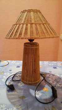 Настільна лампа з абажуром