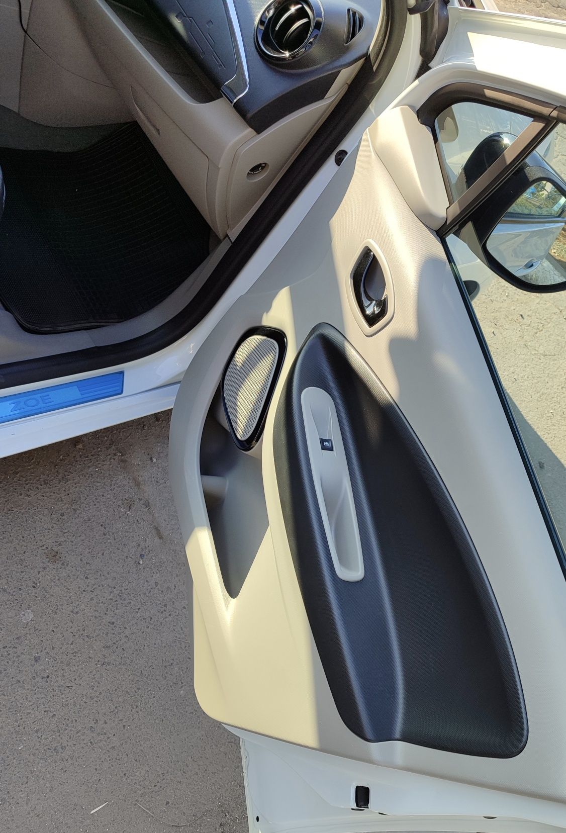 Renault Zoe отличного состояния.