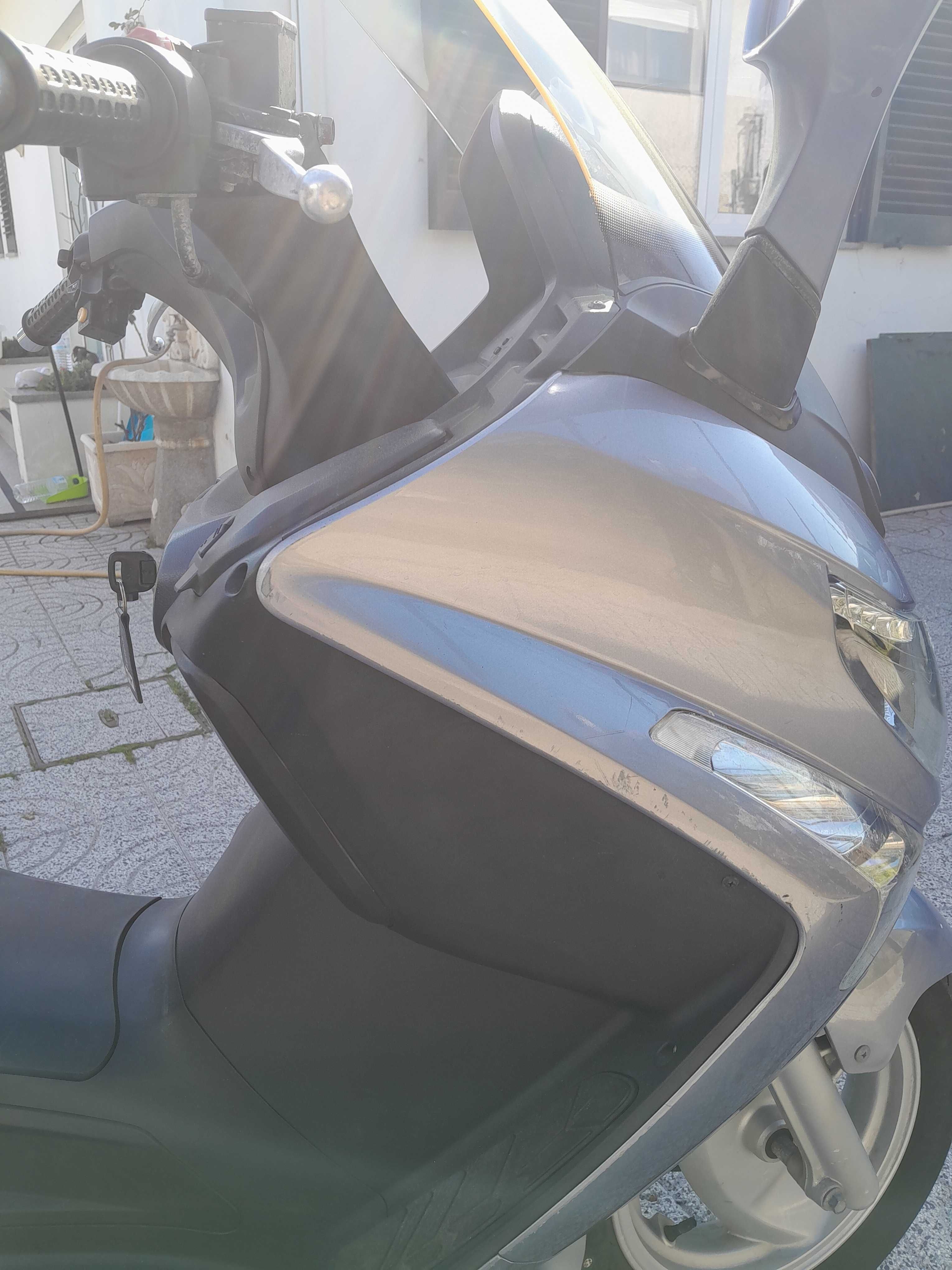 Scooter Sym GTS125 I