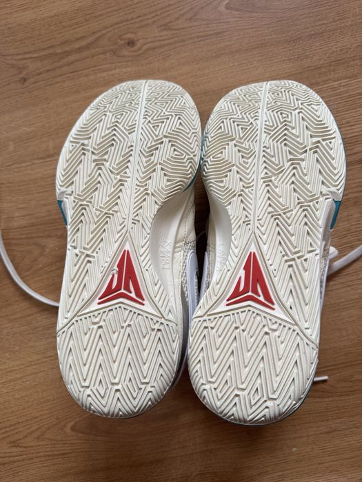 Баскетбольні кросівки Ja 1