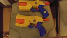 Pistolas Nerf com "balas"