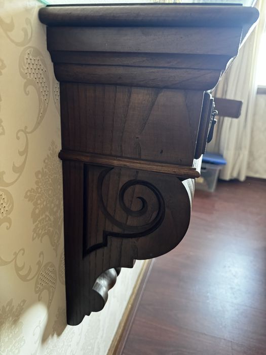 Pequena consola de quarto ou hall entrada de casa em vidro e madeira